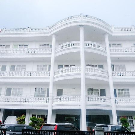 Oyo 696 Hasanah Guest House Syariah De Saphire Malang Kültér fotó