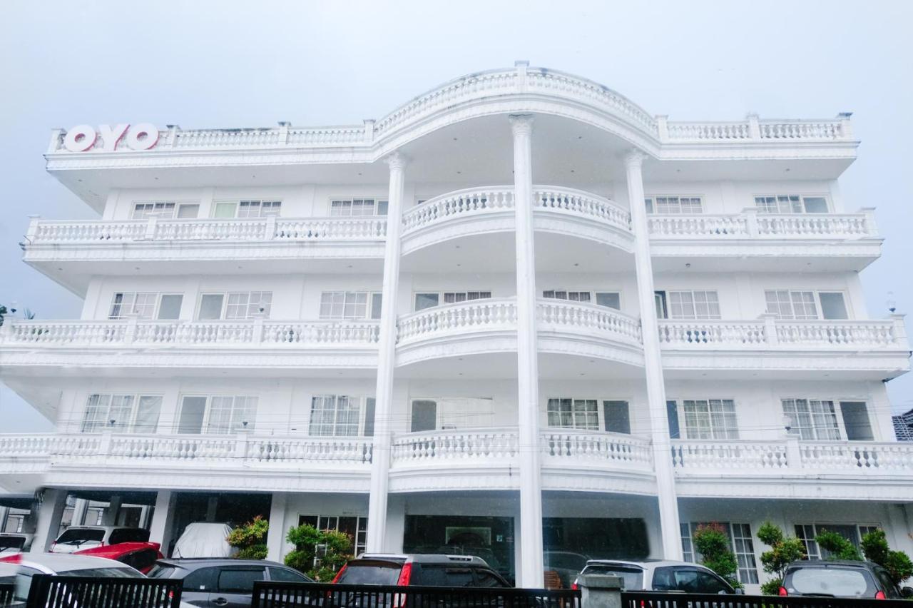 Oyo 696 Hasanah Guest House Syariah De Saphire Malang Kültér fotó
