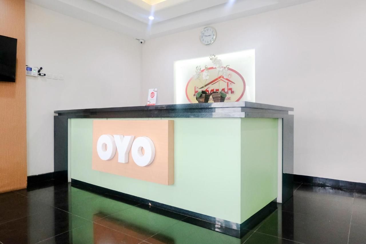 Oyo 696 Hasanah Guest House Syariah De Saphire Malang Kültér fotó