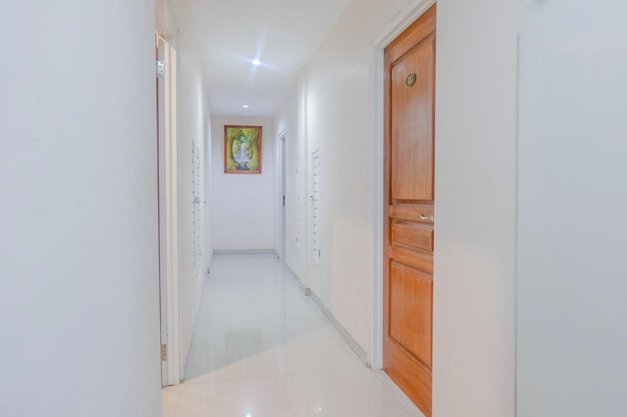Oyo 696 Hasanah Guest House Syariah De Saphire Malang Kültér fotó
