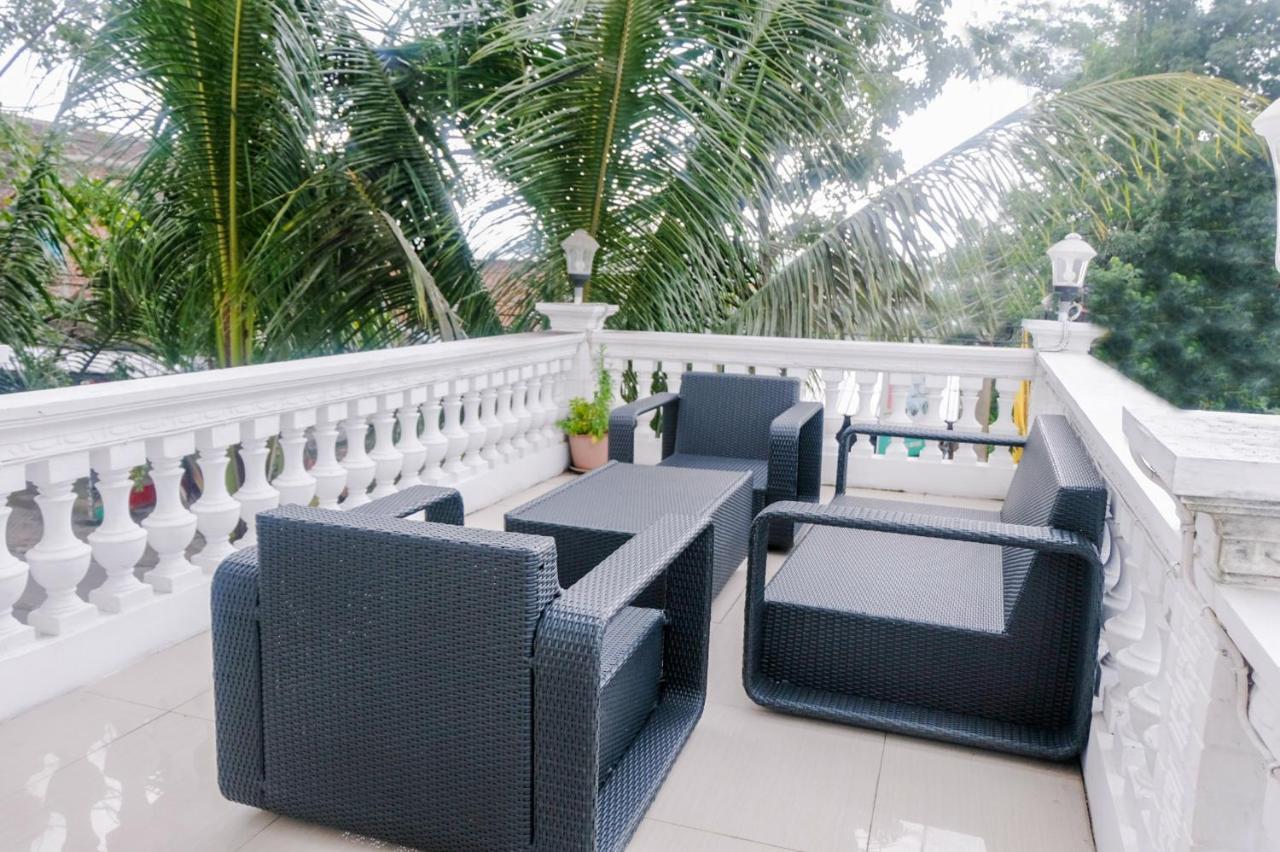 Oyo 696 Hasanah Guest House Syariah De Saphire Malang Kültér fotó