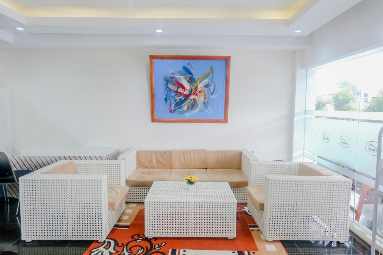 Oyo 696 Hasanah Guest House Syariah De Saphire Malang Kültér fotó