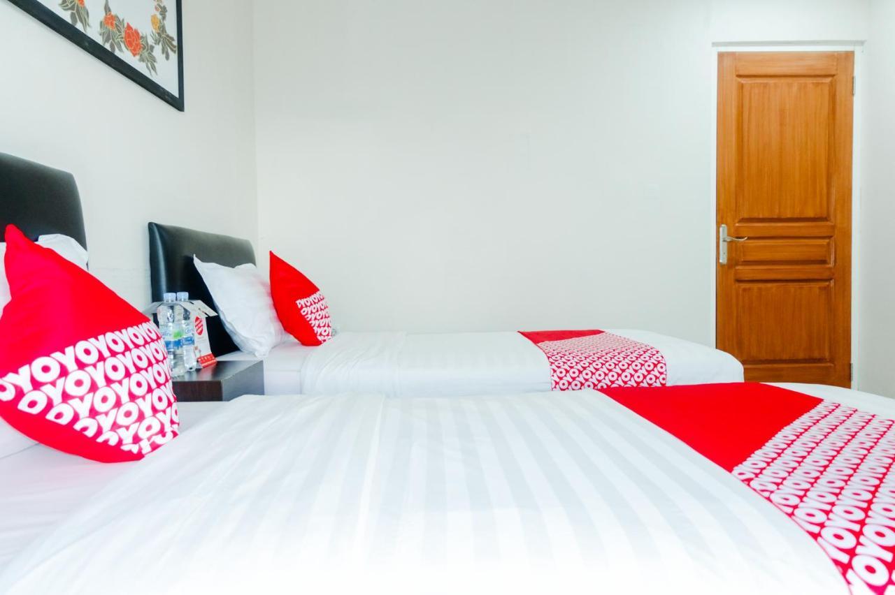 Oyo 696 Hasanah Guest House Syariah De Saphire Malang Kültér fotó