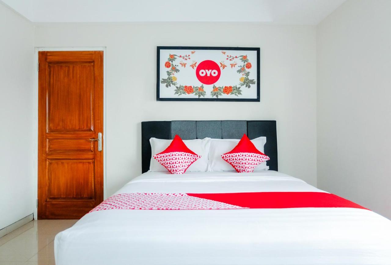Oyo 696 Hasanah Guest House Syariah De Saphire Malang Kültér fotó