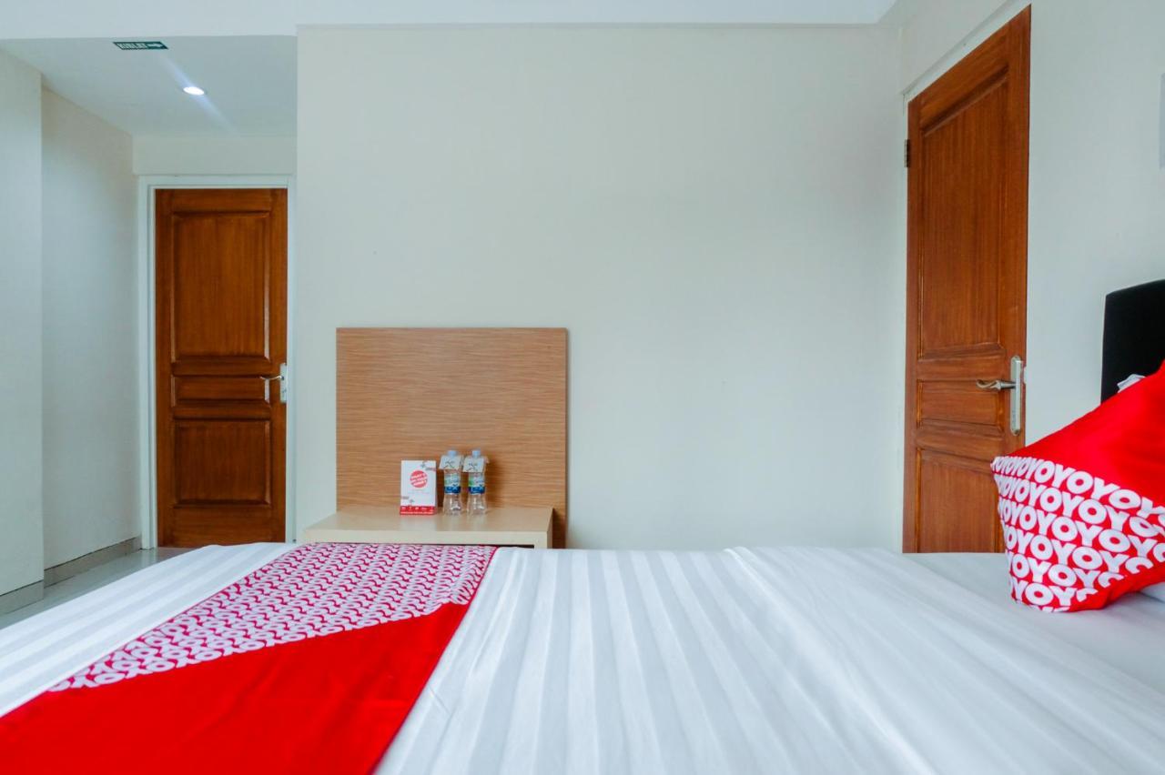 Oyo 696 Hasanah Guest House Syariah De Saphire Malang Kültér fotó