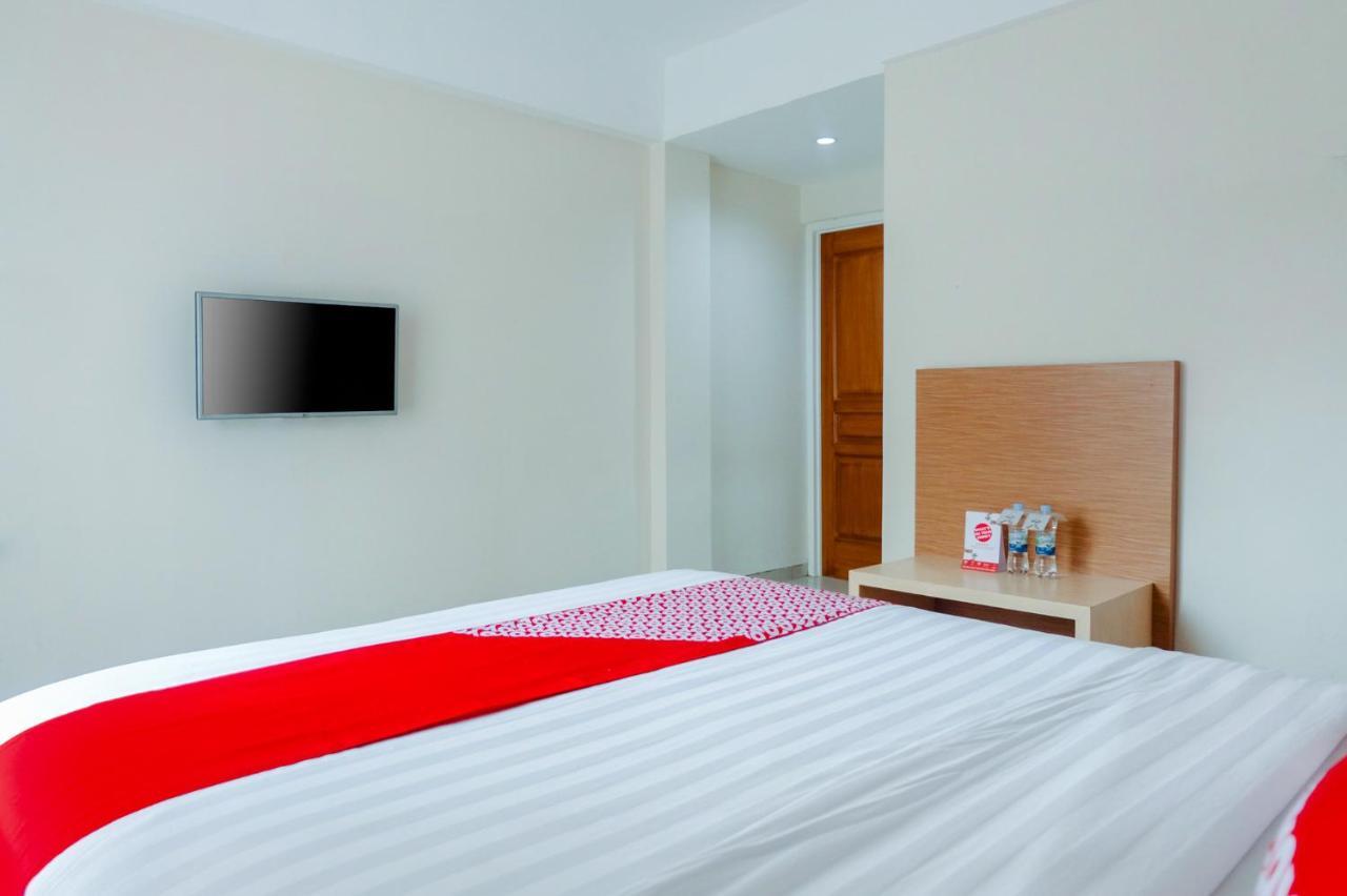 Oyo 696 Hasanah Guest House Syariah De Saphire Malang Kültér fotó