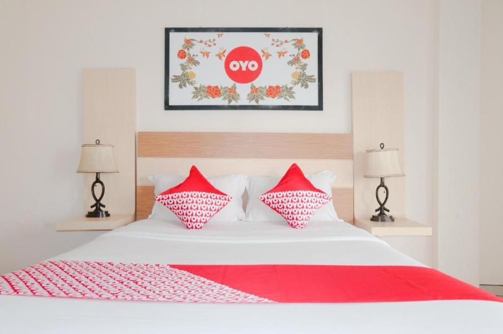 Oyo 696 Hasanah Guest House Syariah De Saphire Malang Kültér fotó