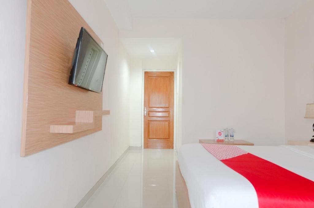 Oyo 696 Hasanah Guest House Syariah De Saphire Malang Kültér fotó