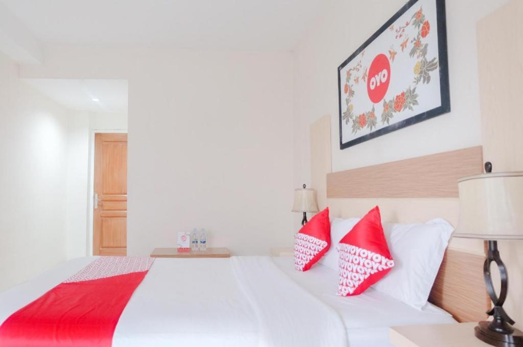 Oyo 696 Hasanah Guest House Syariah De Saphire Malang Kültér fotó