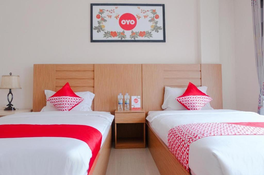 Oyo 696 Hasanah Guest House Syariah De Saphire Malang Kültér fotó