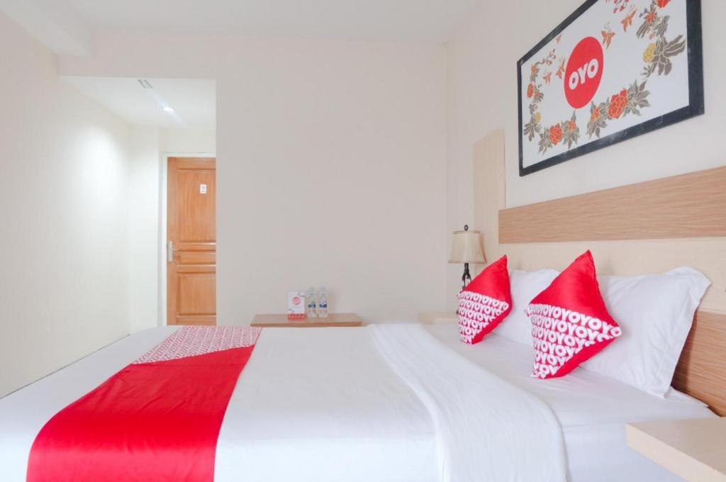 Oyo 696 Hasanah Guest House Syariah De Saphire Malang Kültér fotó