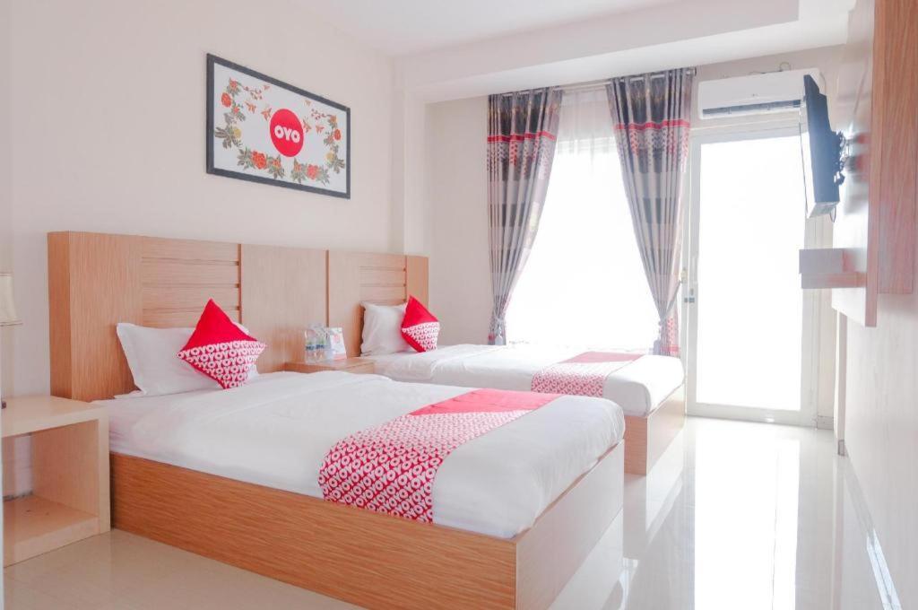 Oyo 696 Hasanah Guest House Syariah De Saphire Malang Kültér fotó