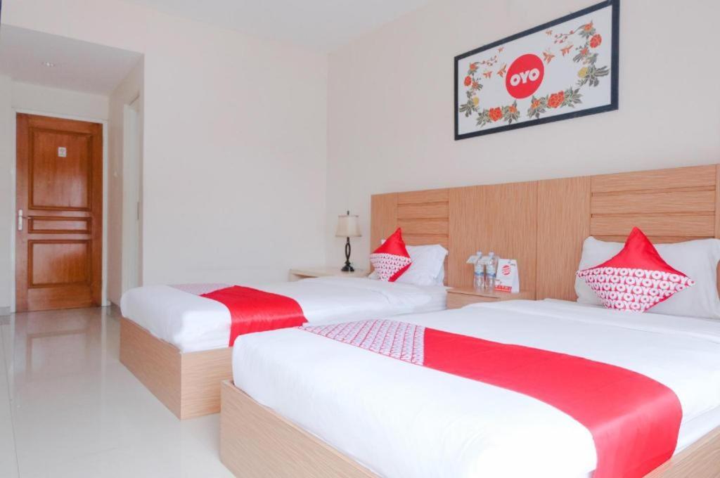 Oyo 696 Hasanah Guest House Syariah De Saphire Malang Kültér fotó