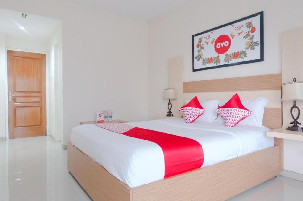 Oyo 696 Hasanah Guest House Syariah De Saphire Malang Kültér fotó